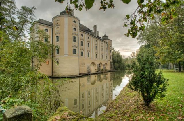 מלון Fischlham Gastehaus Schloss Bernau מראה חיצוני תמונה