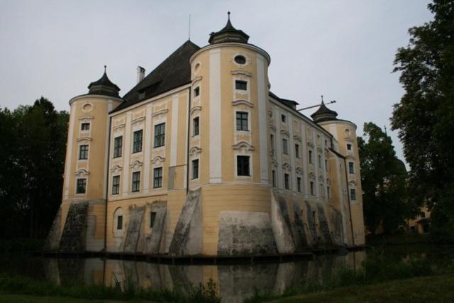 מלון Fischlham Gastehaus Schloss Bernau מראה חיצוני תמונה