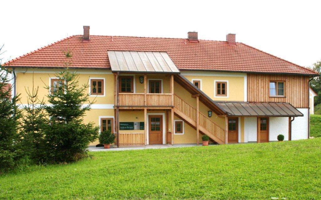 מלון Fischlham Gastehaus Schloss Bernau מראה חיצוני תמונה