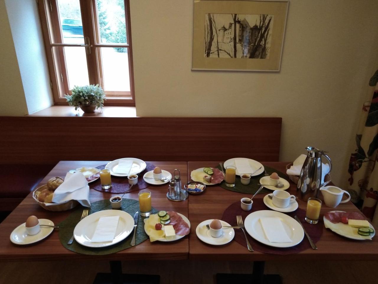 מלון Fischlham Gastehaus Schloss Bernau מראה חיצוני תמונה