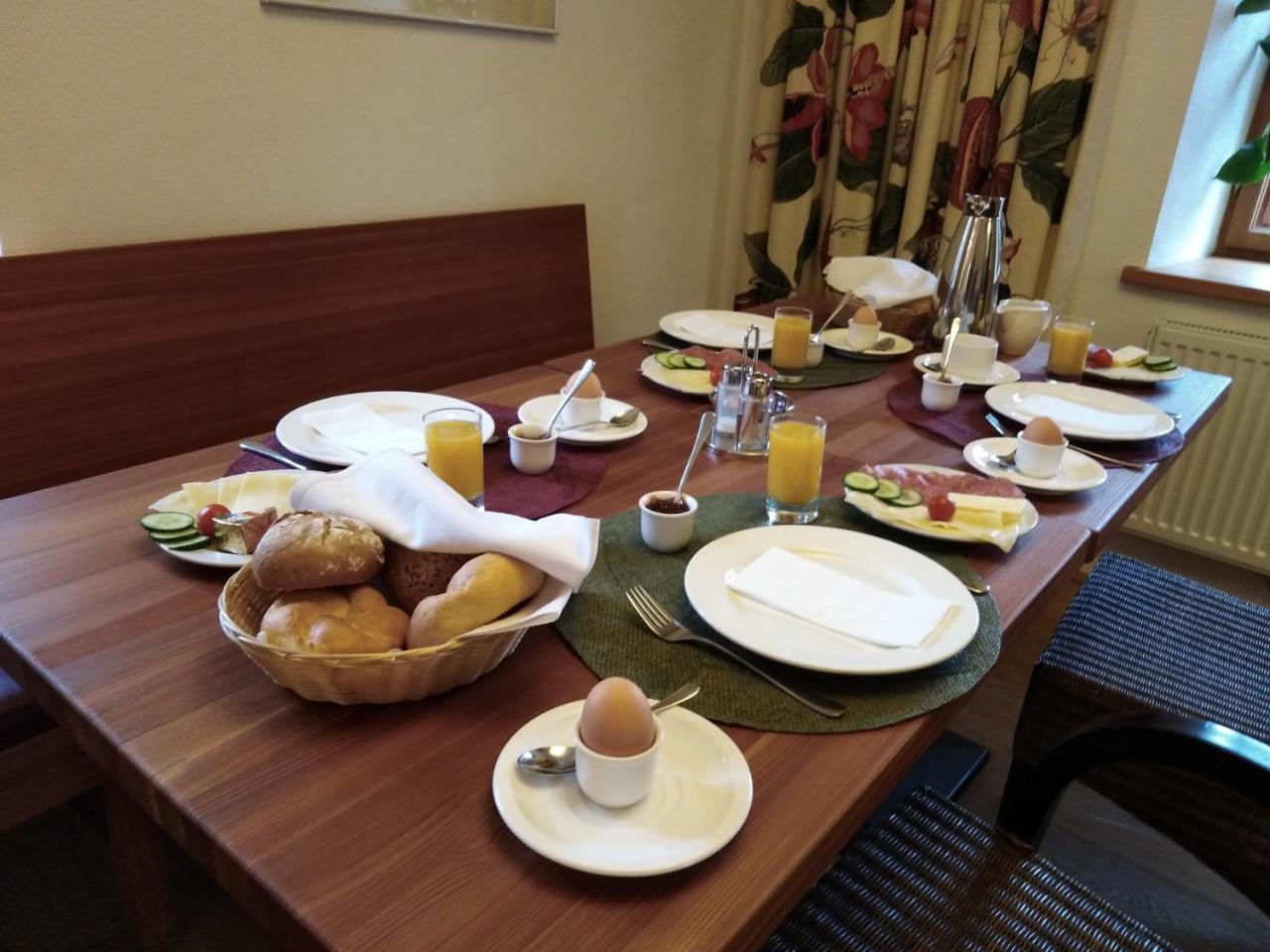 מלון Fischlham Gastehaus Schloss Bernau מראה חיצוני תמונה