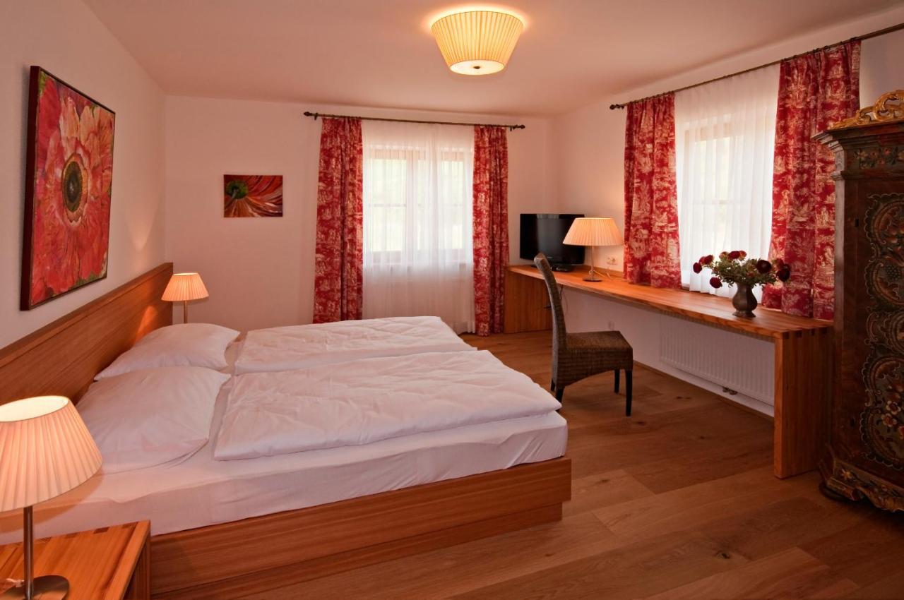 מלון Fischlham Gastehaus Schloss Bernau חדר תמונה
